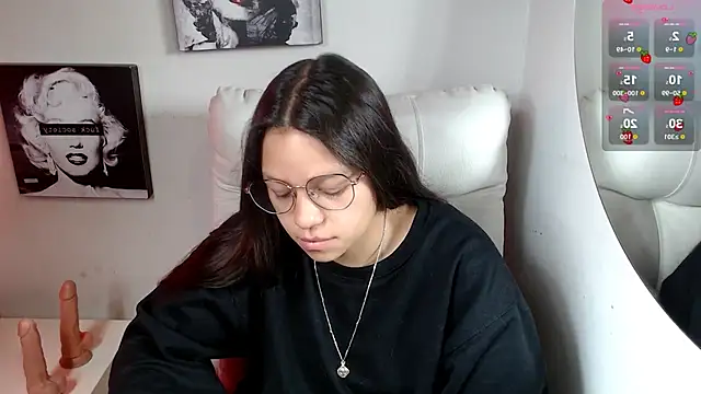 Snapshot of SamanthaRoldaan chatting on November 13, 3:55 pm SamanthaRoldaan online show from November 13, 3:55 pm