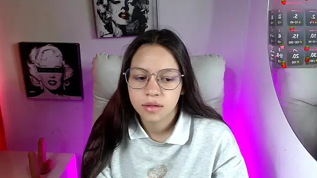 Snapshot of SamanthaRoldaan chatting on November 14, 2:27 pm SamanthaRoldaan online show from November 14, 2:27 pm