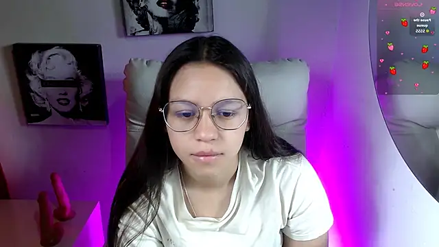 Snapshot of SamanthaRoldaan chatting on November 15, 2:57 pm SamanthaRoldaan online show from November 15, 2:57 pm