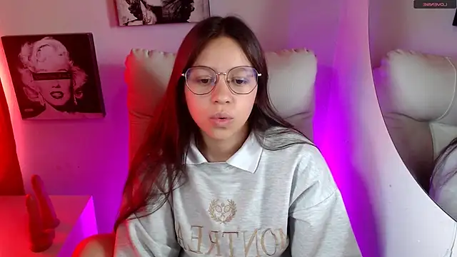 Snapshot of SamanthaRoldaan chatting on November 18, 2:54 pm SamanthaRoldaan online show from November 18, 2:54 pm