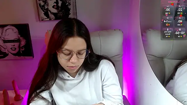 Snapshot of SamanthaRoldaan chatting on November 19, 1:55 pm SamanthaRoldaan online show from November 19, 1:55 pm