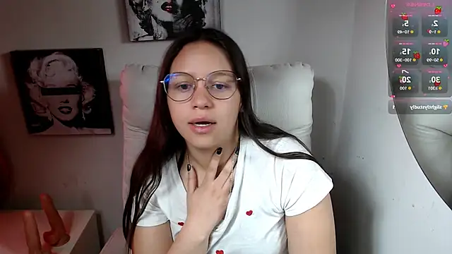 Snapshot of SamanthaRoldaan chatting on November 25, 2:06 pm SamanthaRoldaan online show from November 25, 2:06 pm