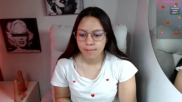 Snapshot of SamanthaRoldaan chatting on November 28, 2:20 pm SamanthaRoldaan online show from November 28, 2:20 pm