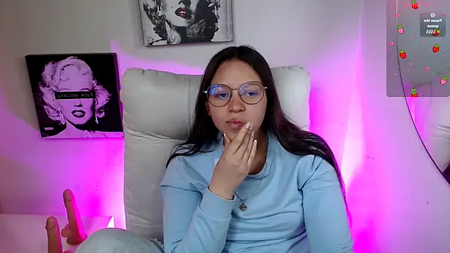 Snapshot of SamanthaRoldaan chatting on December 4, 9:34 pm SamanthaRoldaan online show from December 4, 9:34 pm