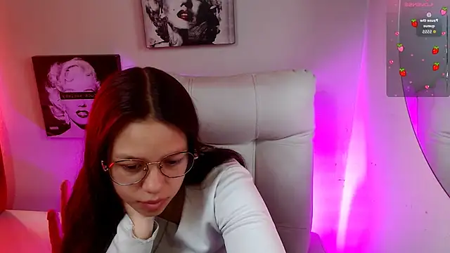 Snapshot of SamanthaRoldaan chatting on December 5, 2:14 pm SamanthaRoldaan online show from December 5, 2:14 pm