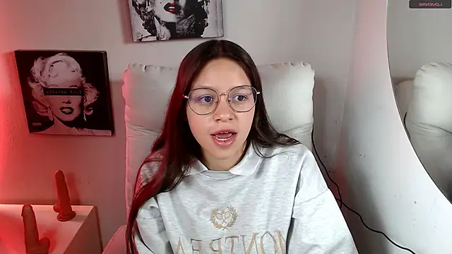 Snapshot of SamanthaRoldaan chatting on December 15, 3:16 pm SamanthaRoldaan online show from December 15, 3:16 pm