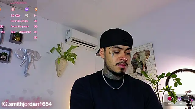 JordanSmiith  online show from November 17, 8:14 pm