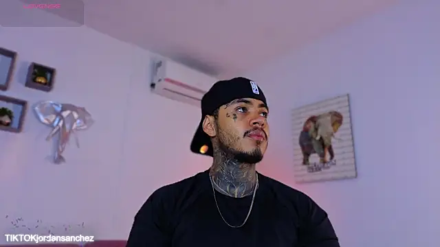 JordanSmiith  online show from January 9, 8:43 pm