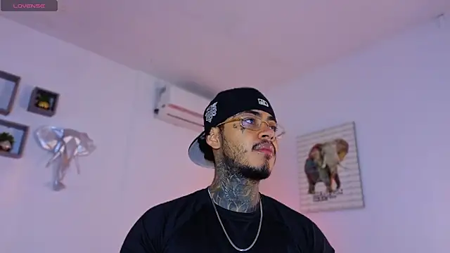 JordanSmiith  online show from January 10, 4:09 pm