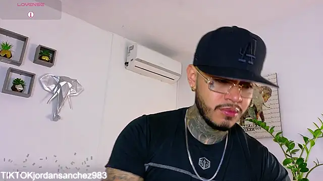 JordanSmiith  online show from February 10, 8:02 pm