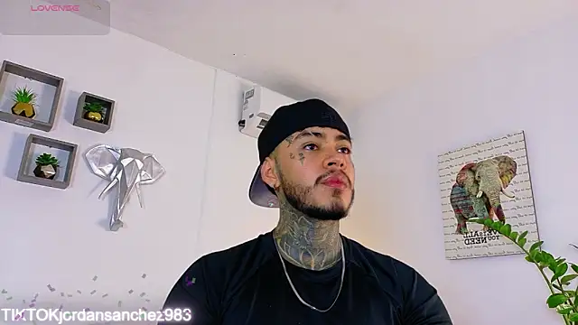 JordanSmiith  online show from February 11, 7:52 pm