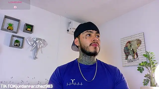 JordanSmiith  online show from February 26, 9:25 pm