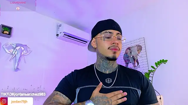 JordanSmiith  online show from April 24, 8:44 pm