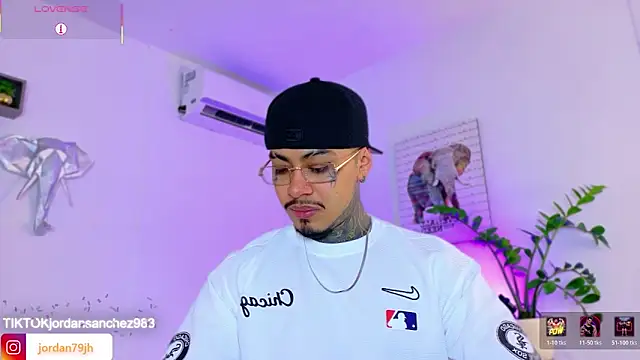 JordanSmiith  online show from April 25, 9:34 pm