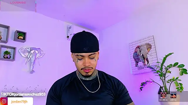 JordanSmiith  online show from April 27, 8:29 pm
