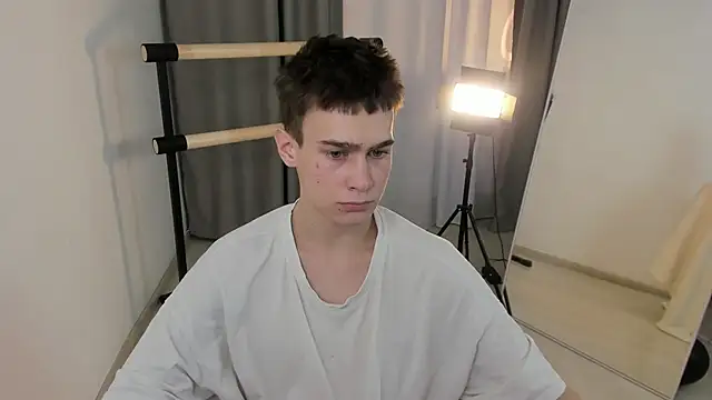 Snapshot of Kevin_Kesi chatting on November 17, 4:24 pm Kevin Kesi online show from November 17, 4:24 pm