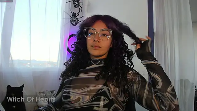 Snapshot of witchviolet chatting on January 21, 10:51 pm witchviolet online show from January 21, 10:51 pm