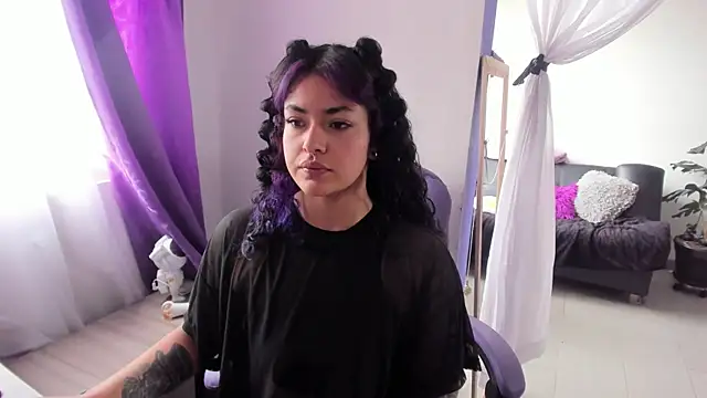 Snapshot of witchviolet chatting on October 1, 4:02 pm witchviolet online show from October 1, 4:02 pm