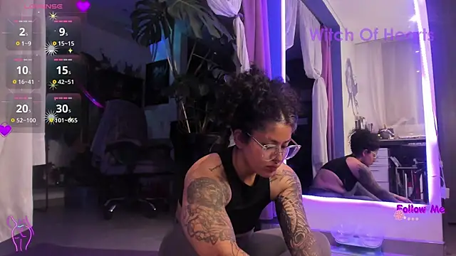 Snapshot of witchviolet chatting on June 14, 2:24 am witchviolet online show from June 14, 2:24 am