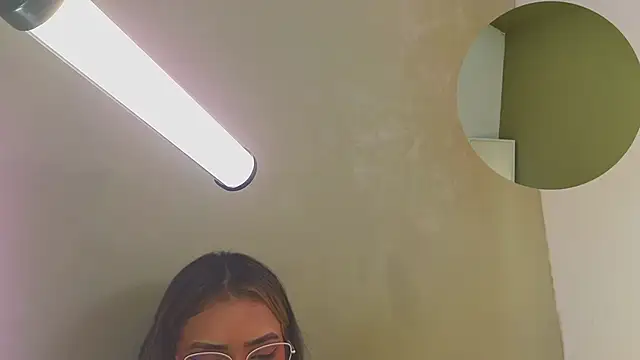 Snapshot of maykka chatting on February 17, 3:25 am maykka online show from February 17, 3:25 am