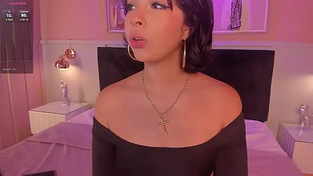Snapshot of chloe_watson_ chatting on May 6, 8:25 pm chloe watson online show from May 6, 8:25 pm
