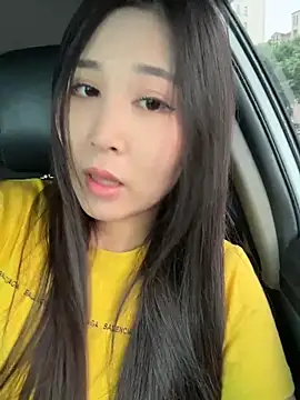 Snapshot of Fannywell chatting on May 22, 8:42 am Fannywell online show from May 22, 8:42 am