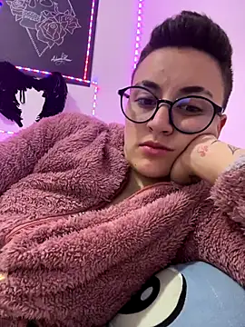 linda 33 online show from December 3, 8:39 pm