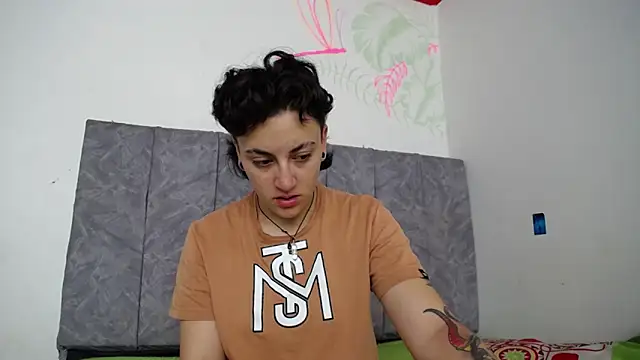 linda 33 online show from December 15, 4:33 pm