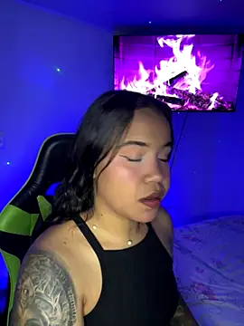 leila 22 online show from November 9, 7:17 am