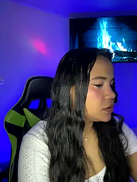 leila 22 online show from November 10, 7:07 am