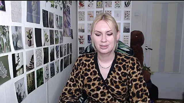 Snapshot of CapriScorpion chatting on June 10, 10:14 am CapriScorpion online show from June 10, 10:14 am