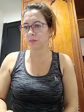 Snapshot of mademonsexy chatting on May 19, 11:33 pm mademonsexy online show from May 19, 11:33 pm