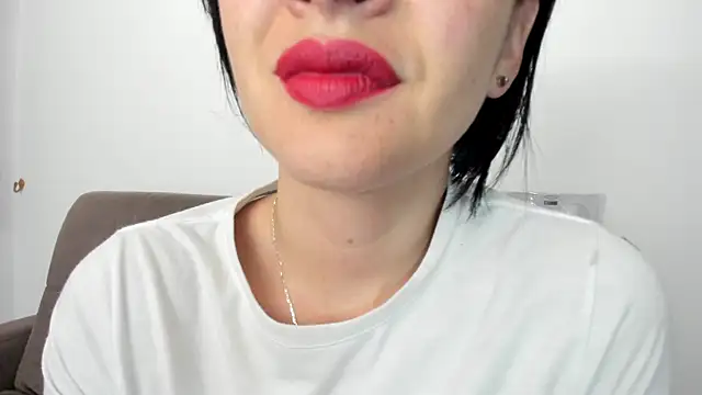 Snapshot of queen_fetish chatting on December 6, 10:16 am queen fetish online show from December 6, 10:16 am