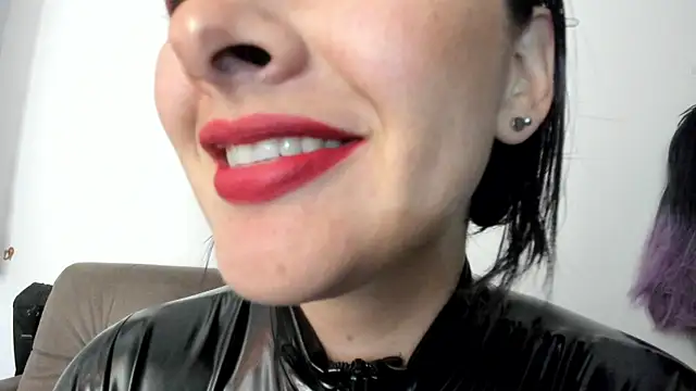 Snapshot of queen_fetish chatting on January 12, 11:15 pm queen fetish online show from January 12, 11:15 pm