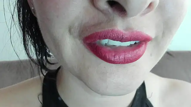 Snapshot of queen_fetish chatting on February 5, 10:44 pm queen fetish online show from February 5, 10:44 pm