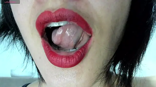 Snapshot of queen_fetish chatting on February 10, 9:58 am queen fetish online show from February 10, 9:58 am