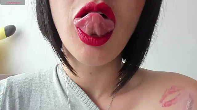 Snapshot of queen_fetish chatting on February 25, 2:00 pm queen fetish online show from February 25, 2:00 pm