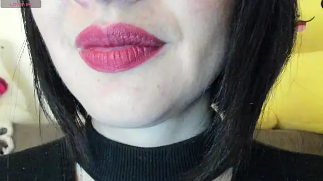 Snapshot of queen_fetish chatting on March 12, 12:10 am queen fetish online show from March 12, 12:10 am