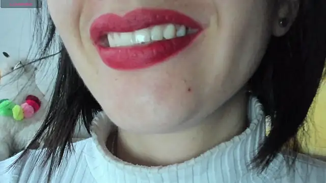 Snapshot of queen_fetish chatting on March 14, 11:45 am queen fetish online show from March 14, 11:45 am