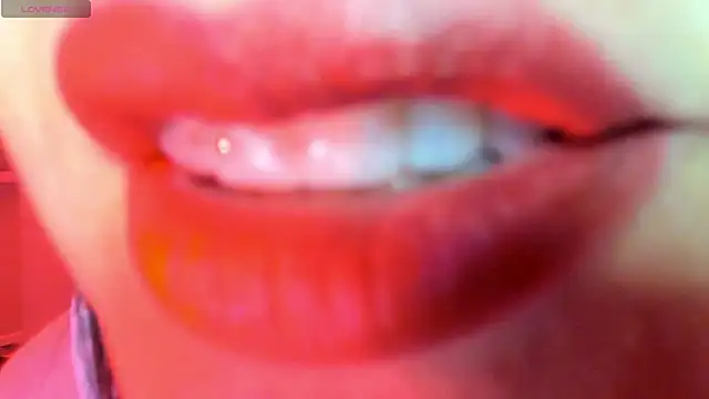 Snapshot of queen_fetish chatting on October 16, 10:27 am queen fetish online show from October 16, 10:27 am