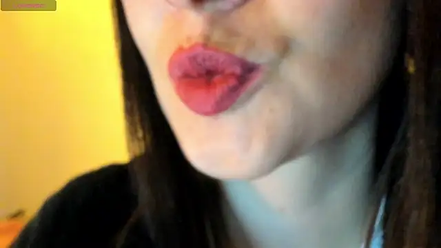 Snapshot of queen_fetish chatting on October 25, 10:34 am queen fetish online show from October 25, 10:34 am