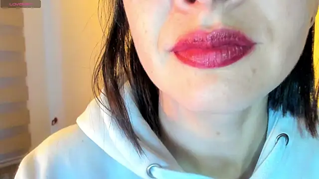 Snapshot of queen_fetish chatting on October 30, 10:38 am queen fetish online show from October 30, 10:38 am