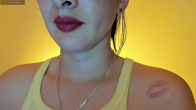 Snapshot of queen_fetish chatting on November 19, 10:43 pm queen fetish online show from November 19, 10:43 pm