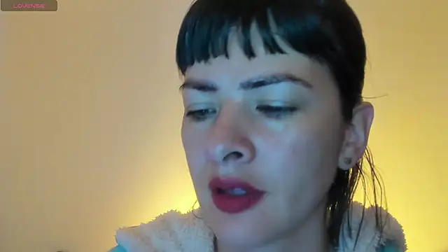 Snapshot of queen_fetish chatting on November 20, 10:48 am queen fetish online show from November 20, 10:48 am