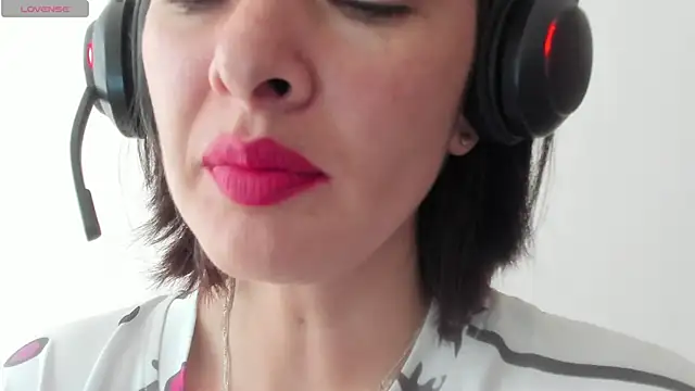 Snapshot of queen_fetish chatting on November 21, 12:48 pm queen fetish online show from November 21, 12:48 pm