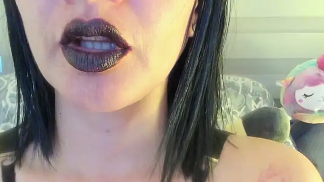 Snapshot of queen_fetish chatting on August 4, 10:34 pm queen fetish online show from August 4, 10:34 pm
