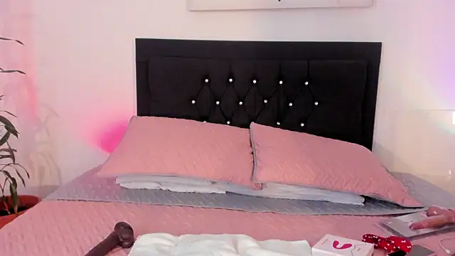 evelynjohnsoon online show from February 1, 2:56 pm