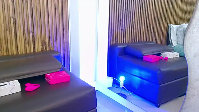 evelynjohnsoon online show from September 13, 1:44 pm