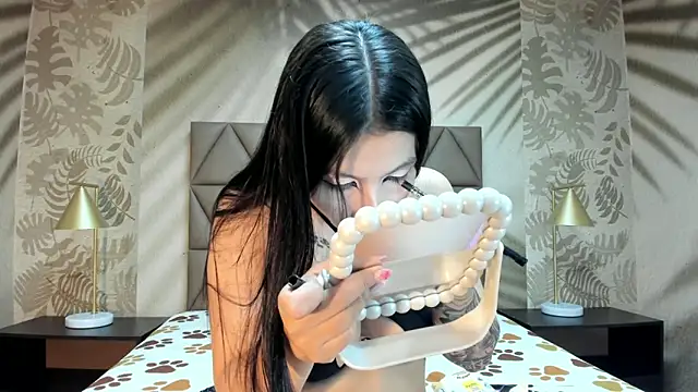 AnneDixie online show from May 4, 3:13 am