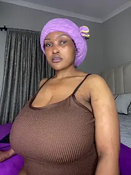 Snapshot of Bustygoddess32 chatting on June 18, 5:28 pm Bustygoddess32 online show from June 18, 5:28 pm